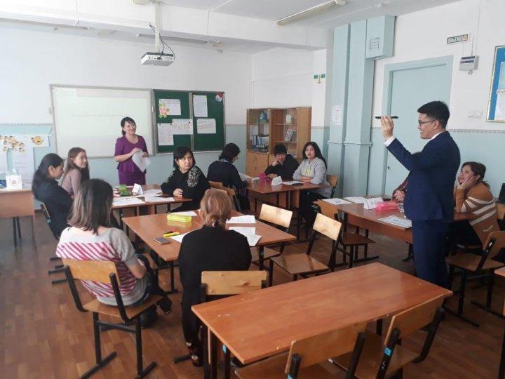 Жас мамандармен жұмыс