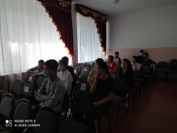 Дене шынықтыру пәнінің мұғалімдері  Машанло Ф.А., Арипов Б.И. 9,11 сынып оқушыларымен "Суда шомылудың қауіпсіздік шаралары" атты ақпараттық іс-шара өткізді. Қашықтықтатан білім алып отырған оқушыларға осы тақырыпта онлайн-сабақтар өткізілді.