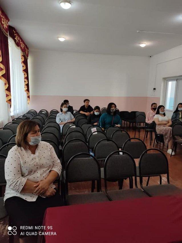 Жылдық жоспарға сәйкес 10-сынып оқушыларымен кәсіби бағдар  бойынша жұмыс жүргізілді. Жиын барысында жазғы мектептің міндеттері түсіндіріліп, болашақ түлектерге ҰБТ мен қорытынды аттестаттаудан өту ережелері туралы да айтылды.
