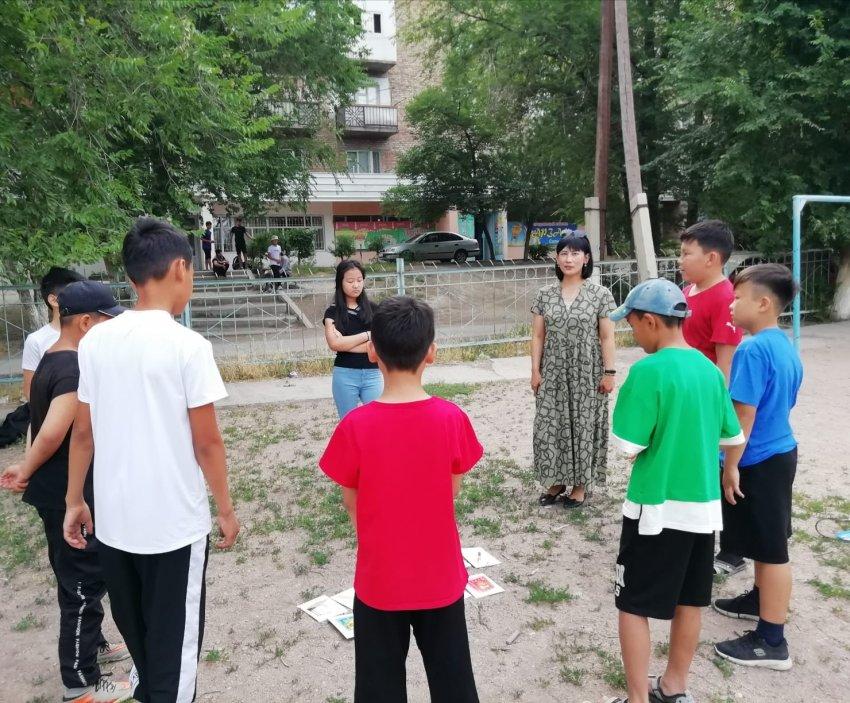 🔰Летняя школа: Английский язык. Урок прошёл на свежем воздухе. Активизировать речевые навыки на уровне представления  информации о школьных принадлежностях.
