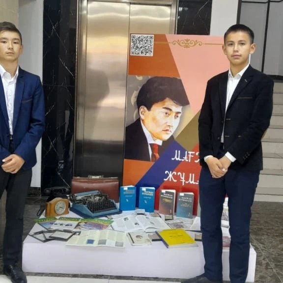 🔰Тараз қаласы Шерхан Мұртаза атындағы руханият және тарихтану орталығында Алаш қайраткері,ақын жазушы Мағжан Жұмабаев 130жыл мерей тойына орай"Ақын - от,лаулап жанар аспанға өрлей" атты 20 өлеңін жаттау байқауы өтті.