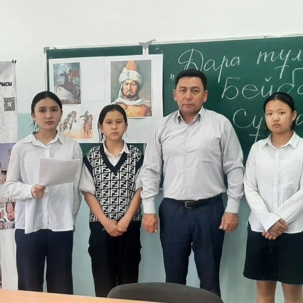 🔰Сұлтан Бейбарыстың 800 жылдығына орай 7А сынып оқушыларымен "Дара тұлға - Бейбарыс" тақырыбында танымдық сабақ өткізілді.