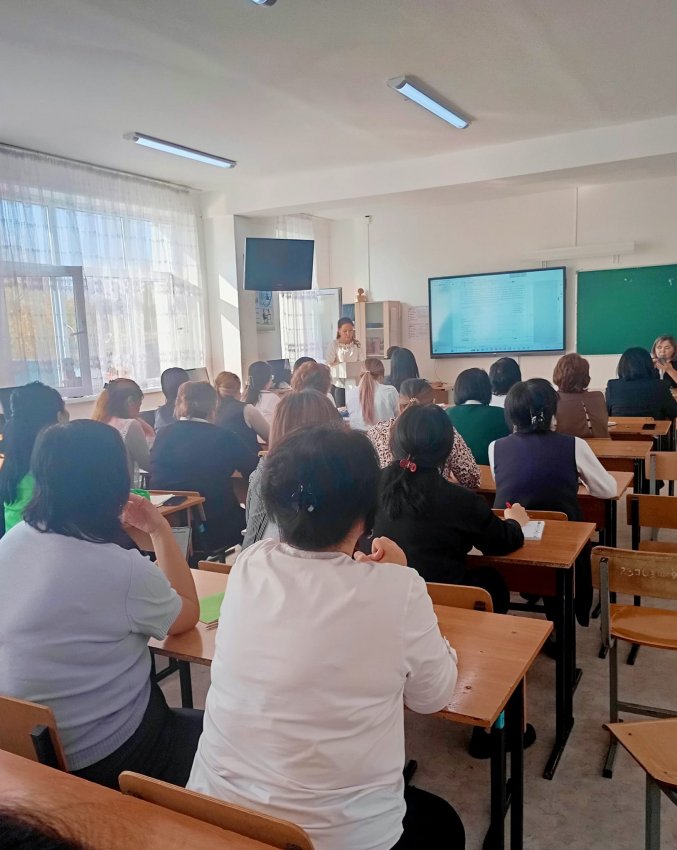 🔰Тараз қаласы №34 орта мектебінде "Бала өмірі бәрінен қымбат!” айлығы аясында 30.09.2024 жылы “Бала қауіпсіздігі-қоғам келешегі” ата-аналар мен педагогтерге арналған жиналыс өткізілді.