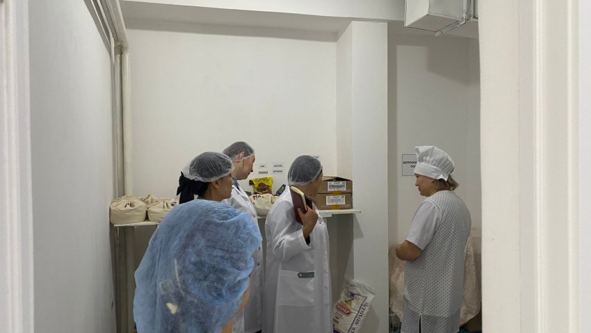Бракераж комиссиясы мектептің ас-мәзірі бойынша тексеру жұмыстары жүргізілді Тексеру барысында оқушыларға берілетін тағамдарды уақытылы және сапалы түрде берілген. 